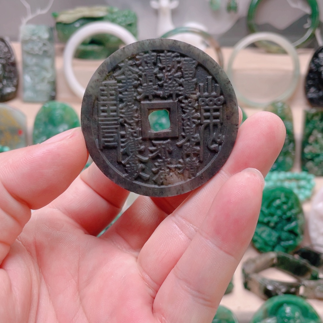 独山玉未镶嵌颈饰