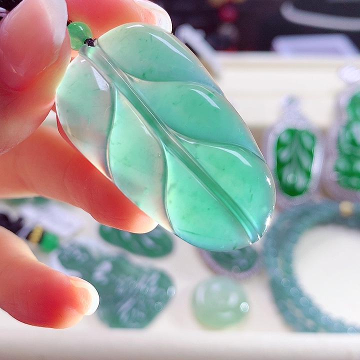 翡翠颈饰未镶嵌天然