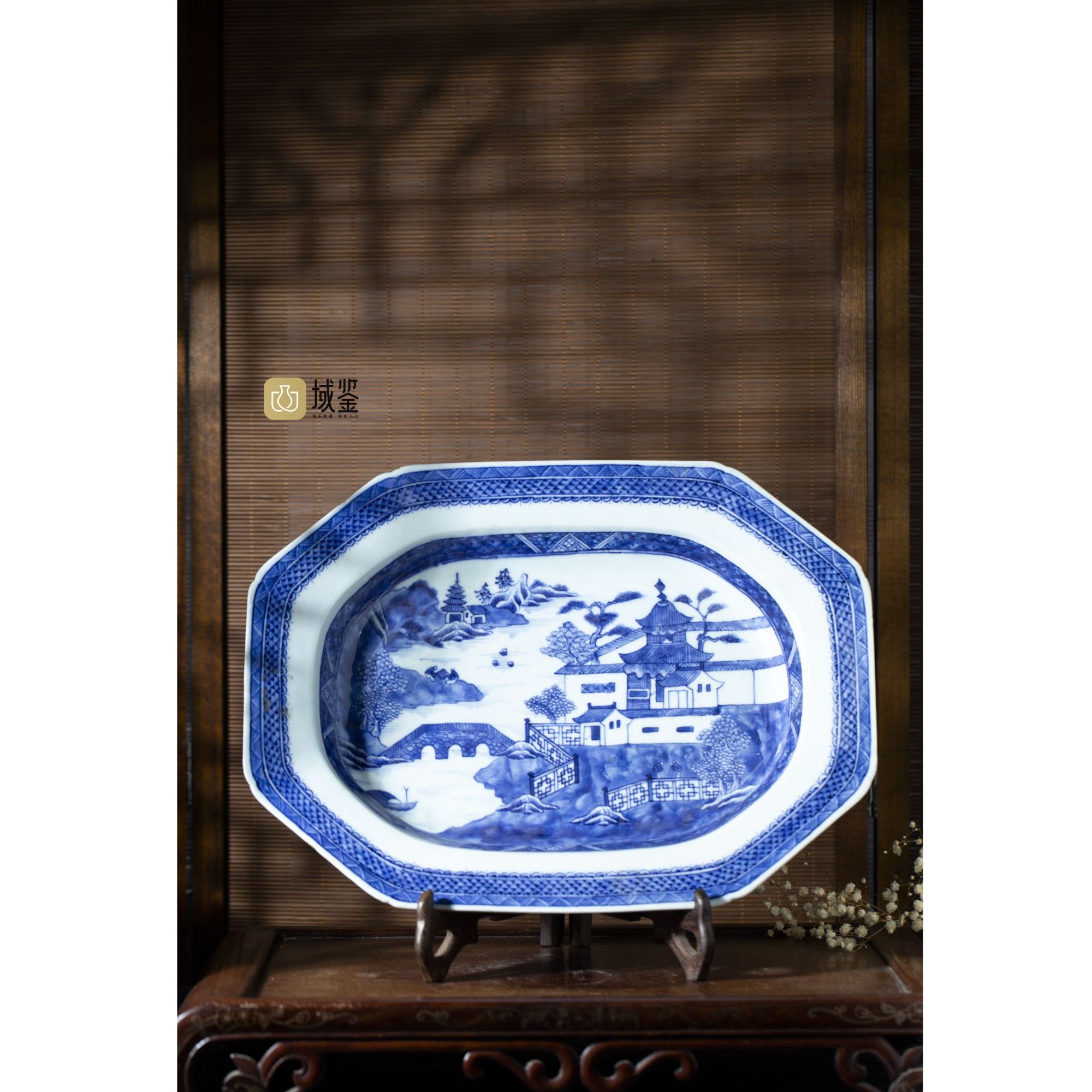 【拍卖-清中】·青花山水楼阁纹八方大盘