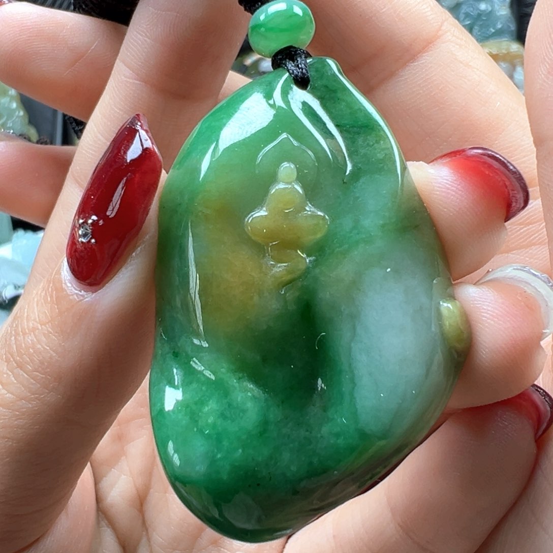 翡翠颈饰未镶嵌悟道
