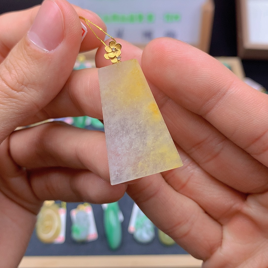 翡翠颈饰18K金镶嵌翡翠