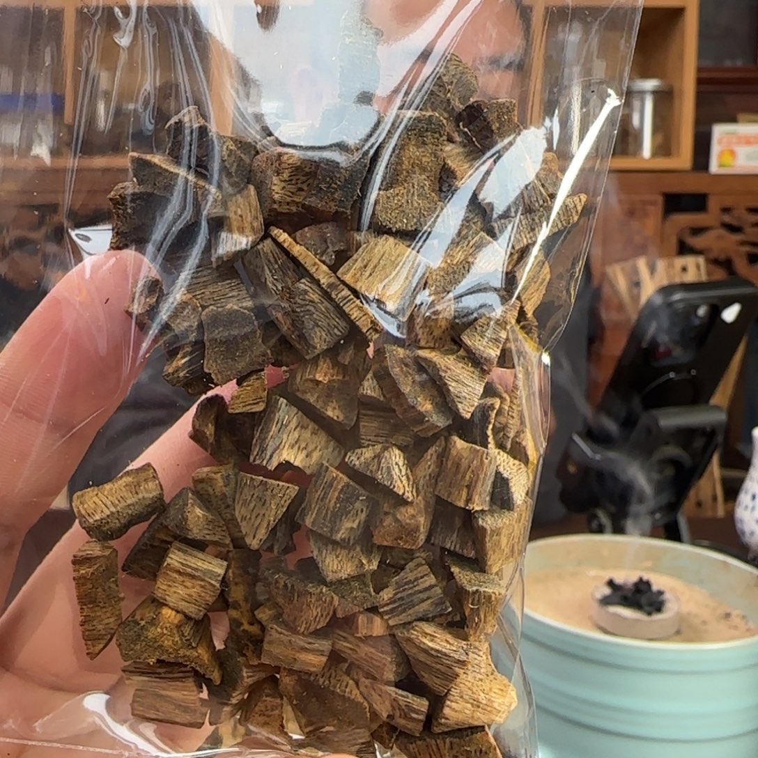 沉香摆件奇楠金沙叶高油切丁料20克
