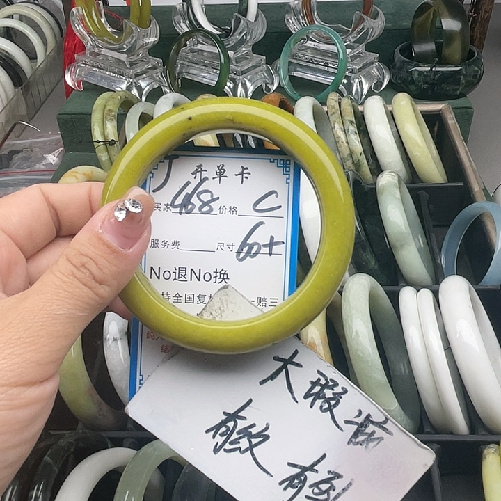 蛇纹石玉未镶嵌手镯