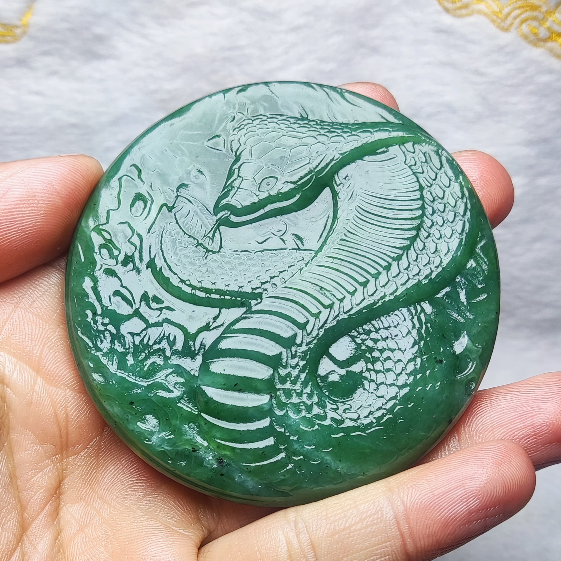 新疆和田玉蛇牌子