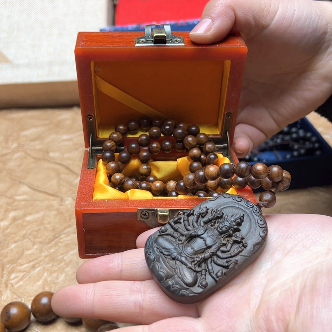 大叶紫檀（黑酸枝木类）