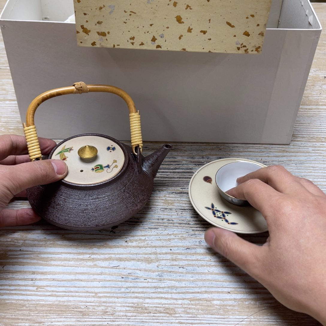 瓷片?****烤密密麻麻地排列着一个