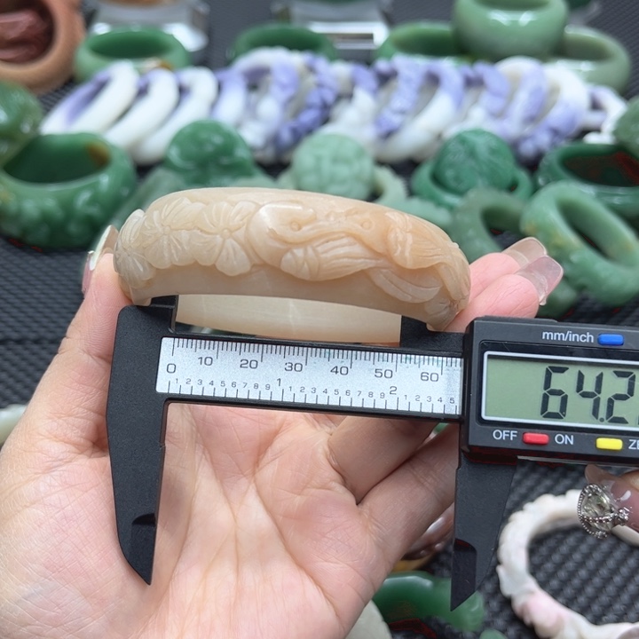 石英质玉手镯未镶嵌