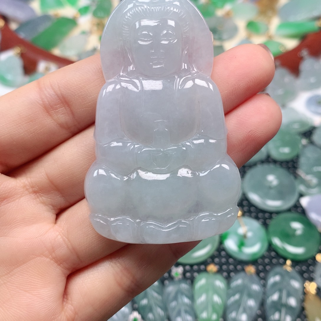 【闪购商品】翡翠颈饰未镶嵌年****?