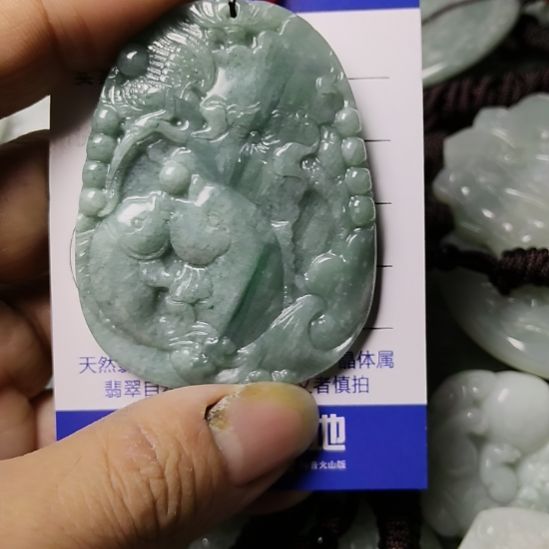 翡翠未镶嵌颈饰挂件