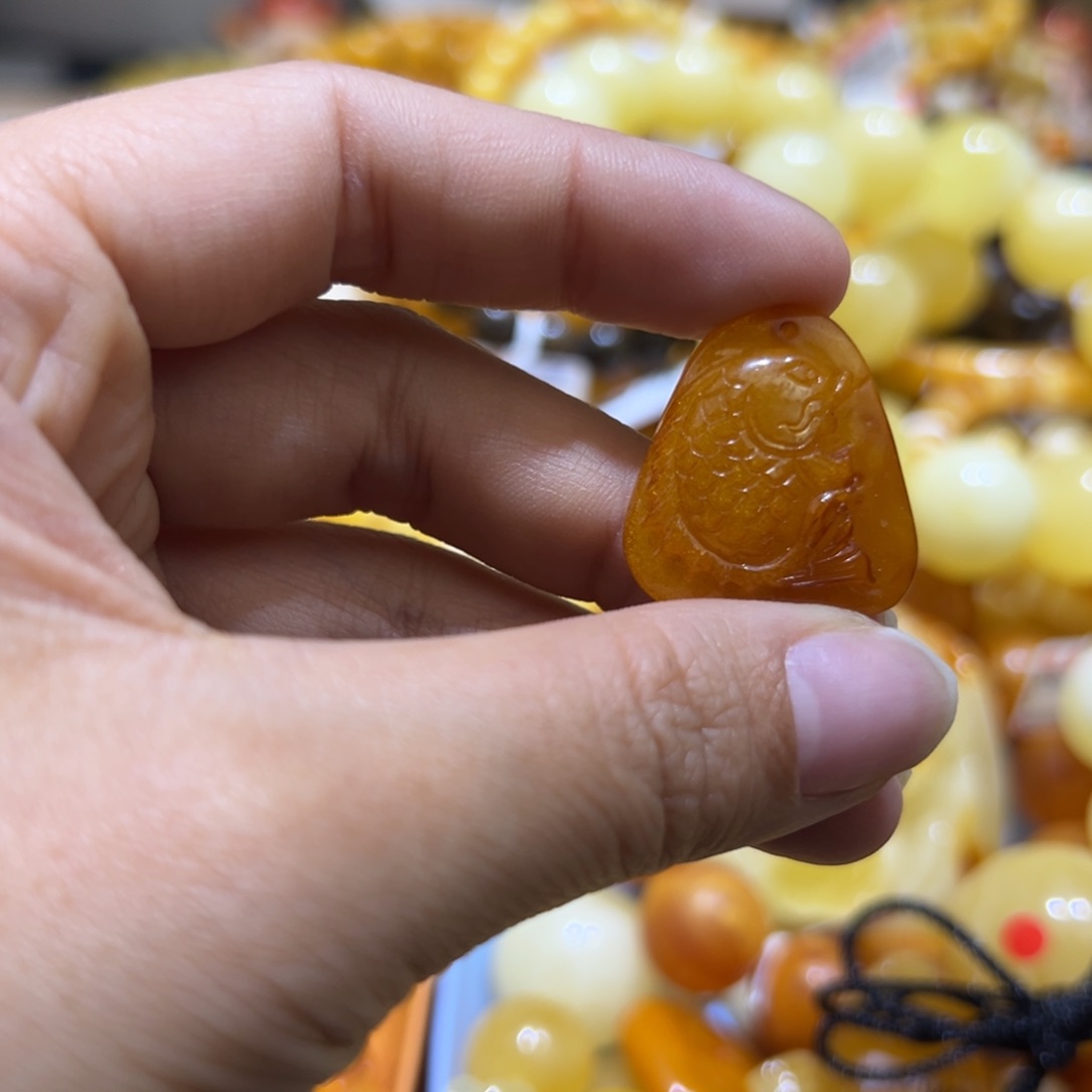 琥珀珠宝奇石未镶嵌