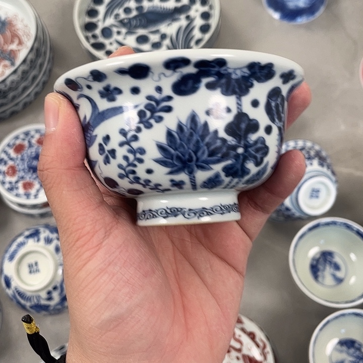 瓷片景德镇青花鱼藻纹主人杯