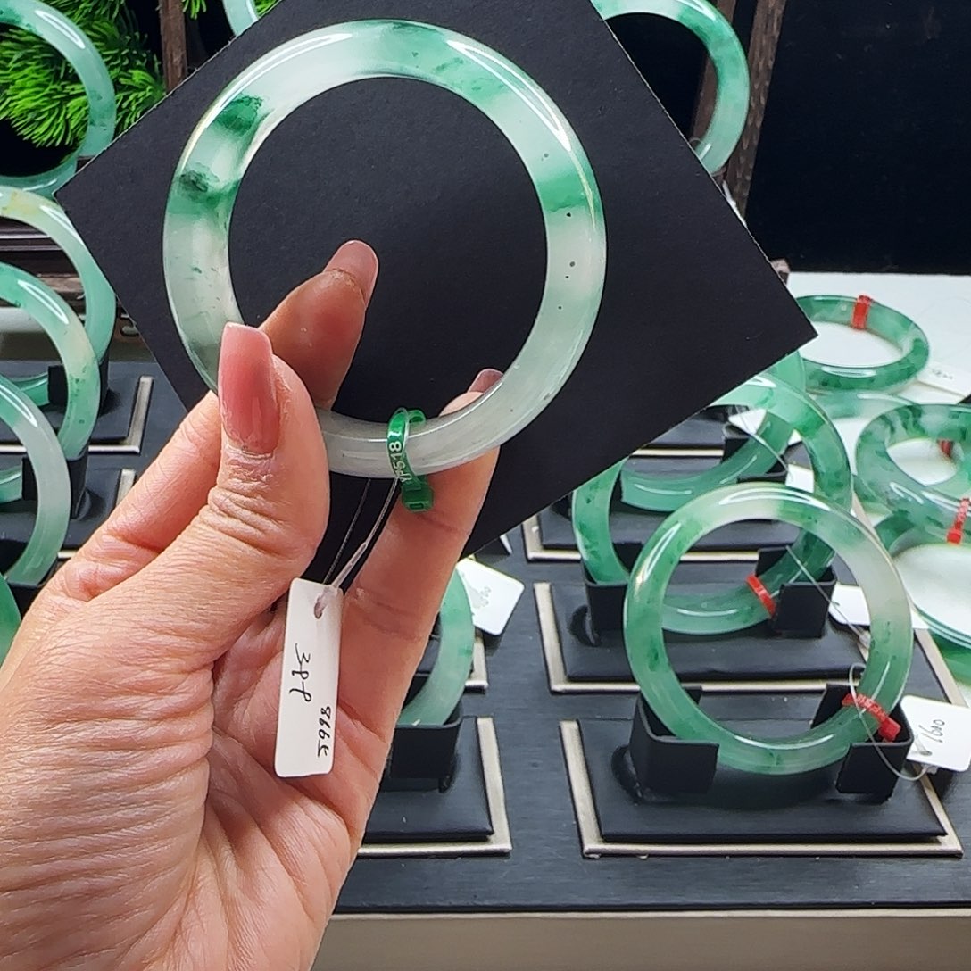 石英质玉手镯未镶嵌富*