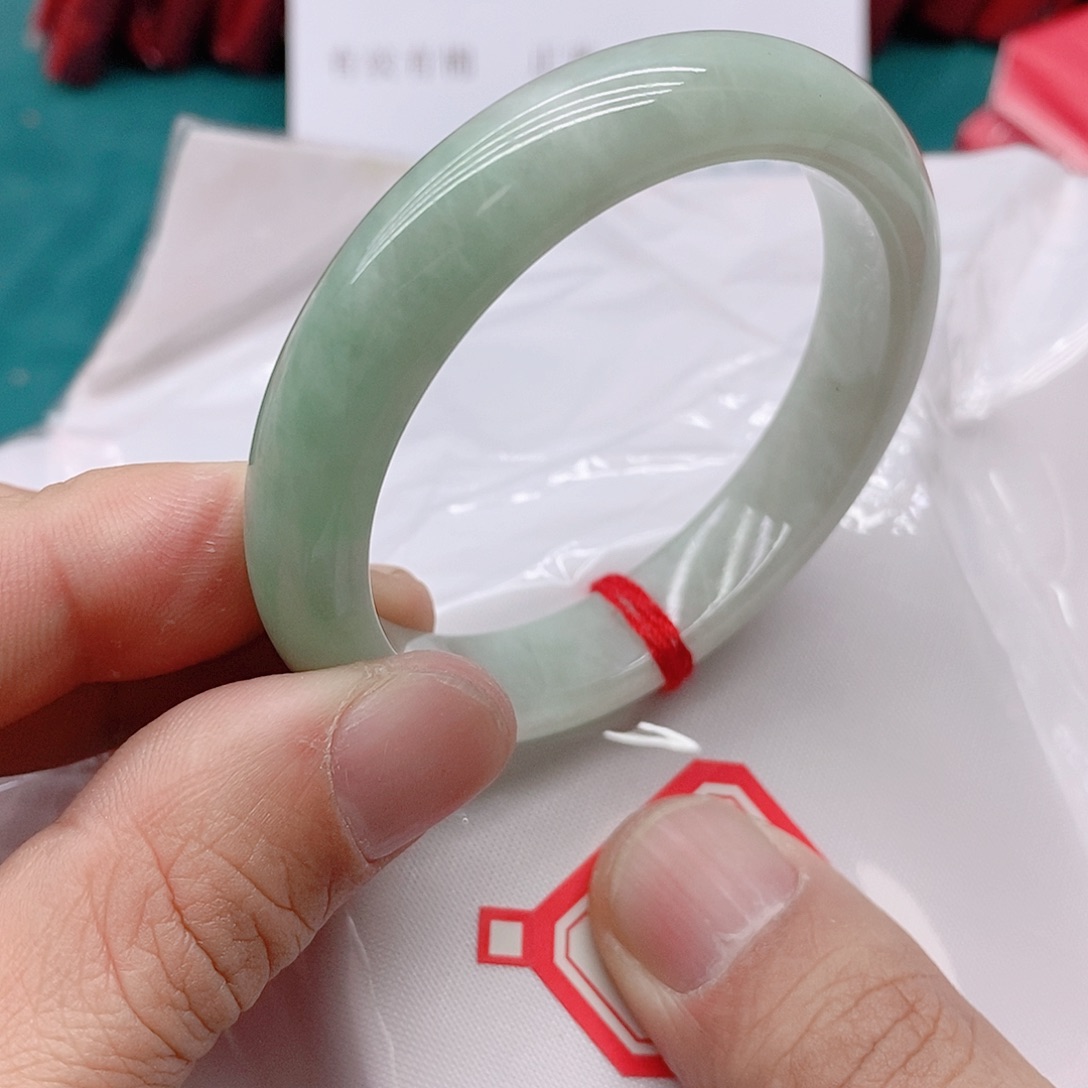翡翠手镯未镶嵌30000000