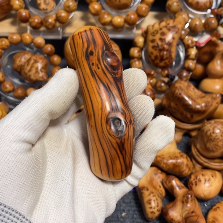 柏木太行崖柏虎皮黑骨手把件