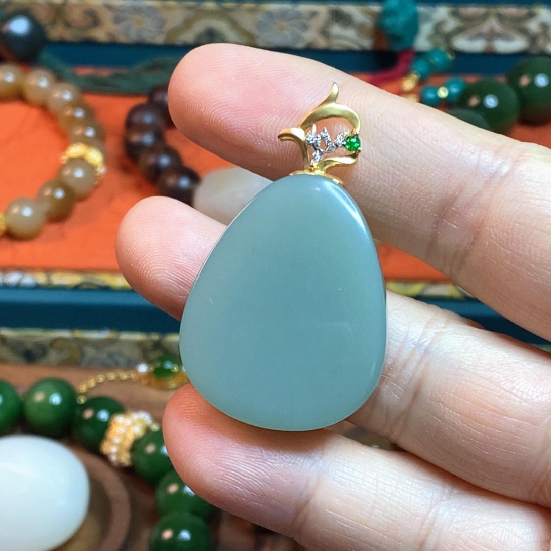 和田玉颈饰18K金镶嵌