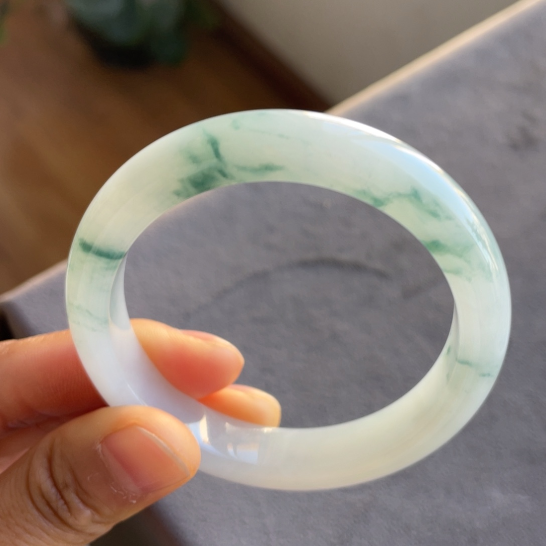 翡翠未镶嵌手镯飘花