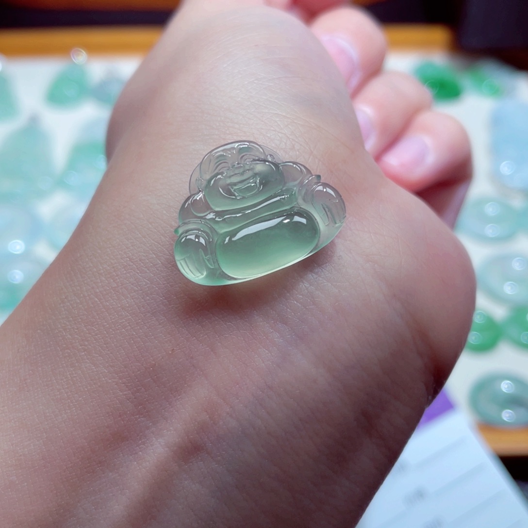 翡翠颈饰未镶嵌佛公