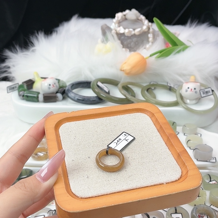 和田玉（糖玉）未镶嵌戒指t14红糖细条直径16.2不退换