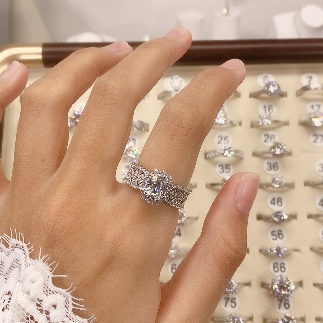 925银合成碳硅石伊甸园1.5克拉16圈口