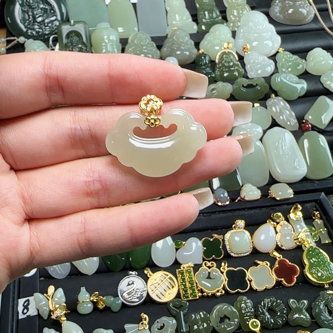 颈饰银S925镶嵌和田玉碰****汁