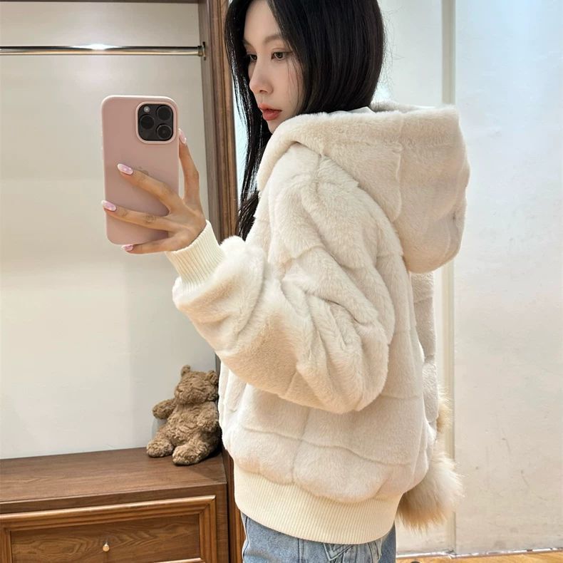 人造皮草 慵懒感貂毛连帽短外套杏色软糯皮草女国内一二线品牌