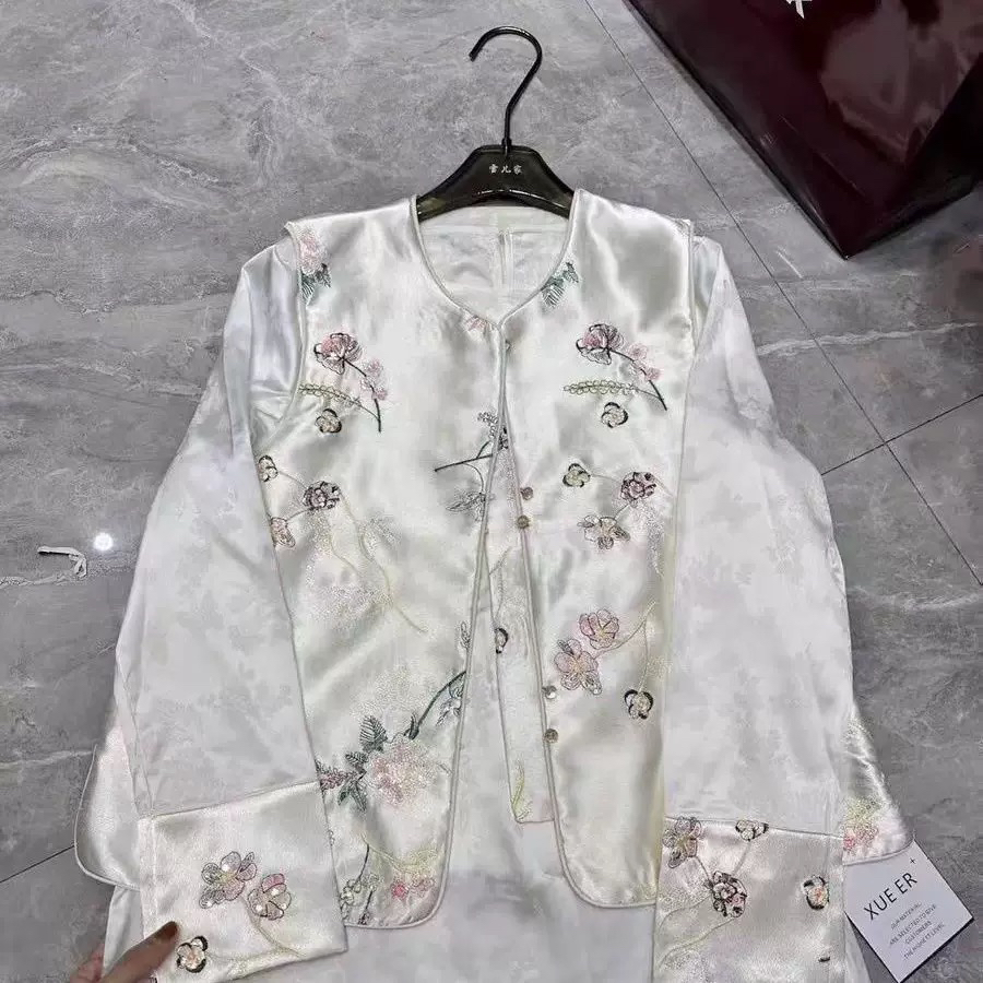 大码微胖mm2025早春新款新中式绣花国风盘扣高级感销售洋气外套