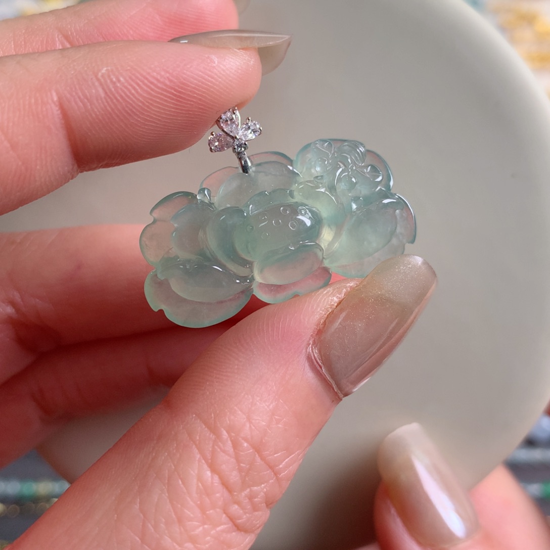 颈饰18K金镶嵌翡翠吊坠