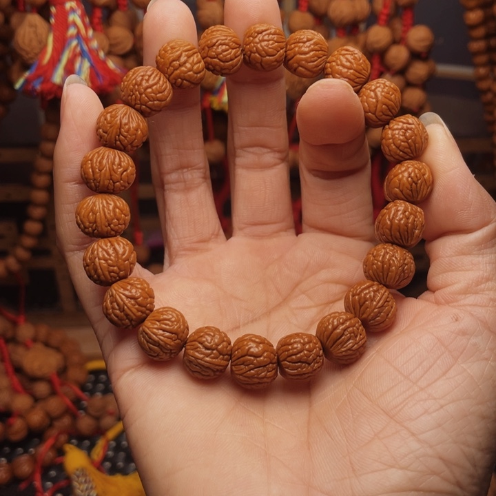 木质类龙纹桃枭挂件