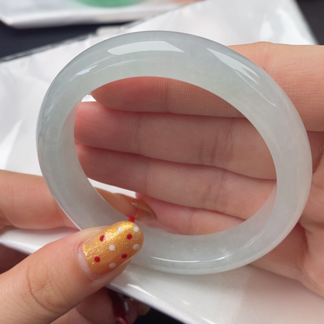 翡翠手镯未镶嵌57圈口