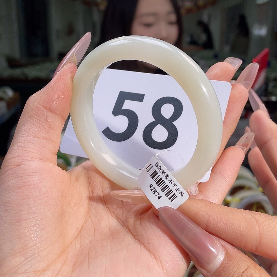 和田玉手镯未镶嵌Y**o