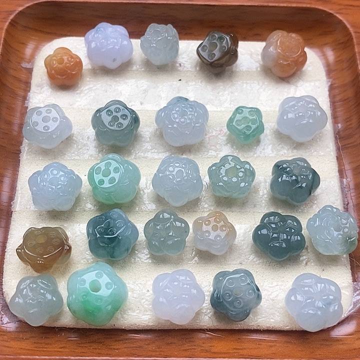 翡翠颈饰未镶嵌一个60
