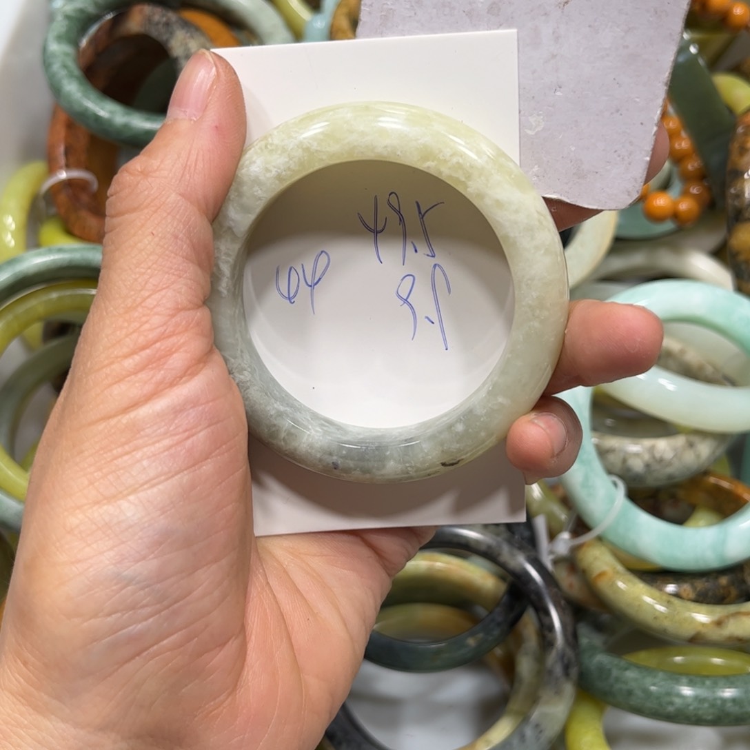 蛇纹石玉手镯未镶嵌