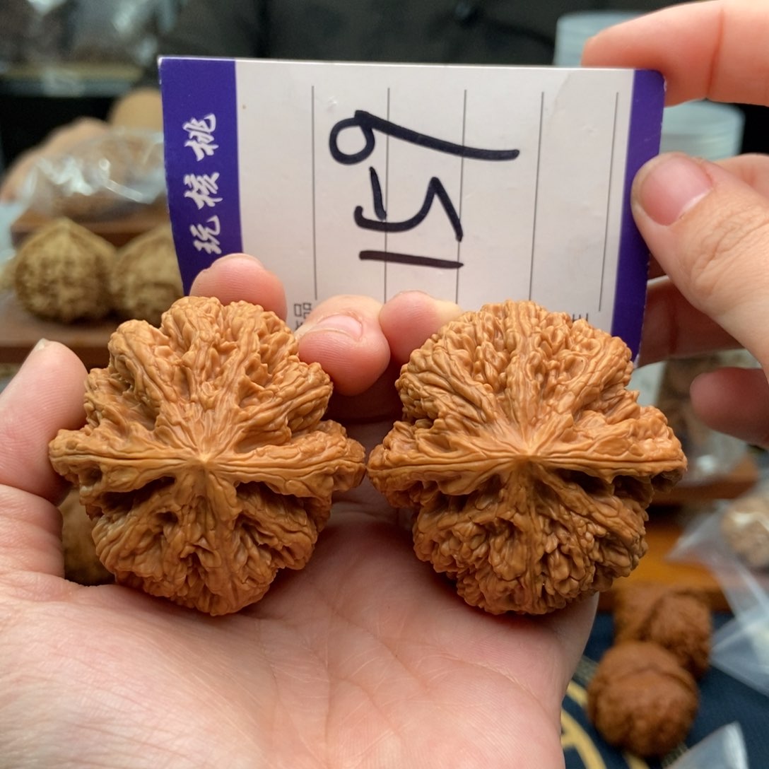 文玩核桃吊坠48粗筋