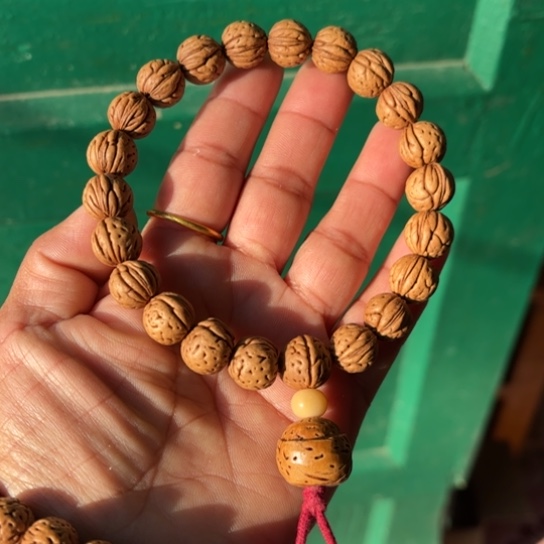 木质野生桃核手串