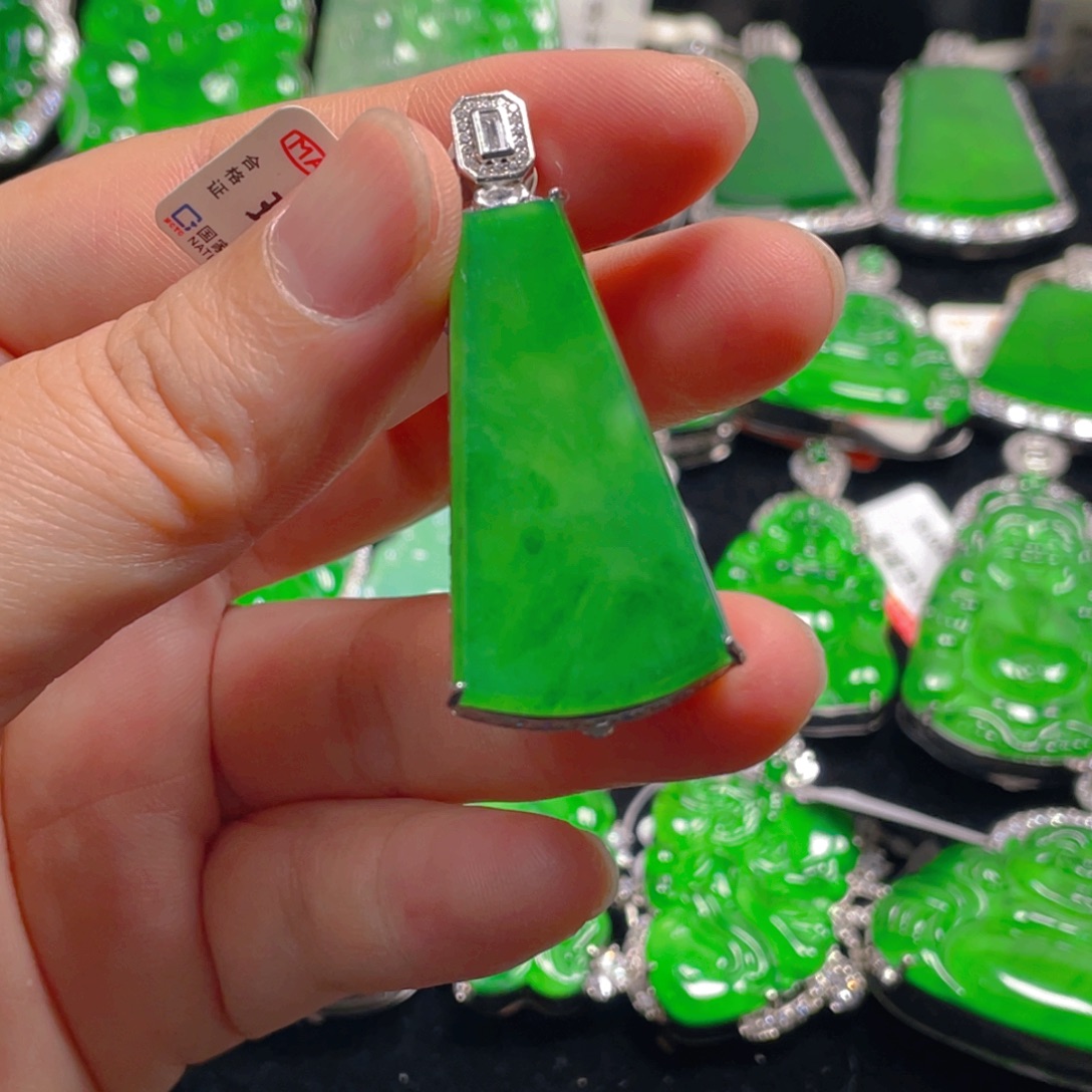 吊坠(不含链)未镶嵌翡翠