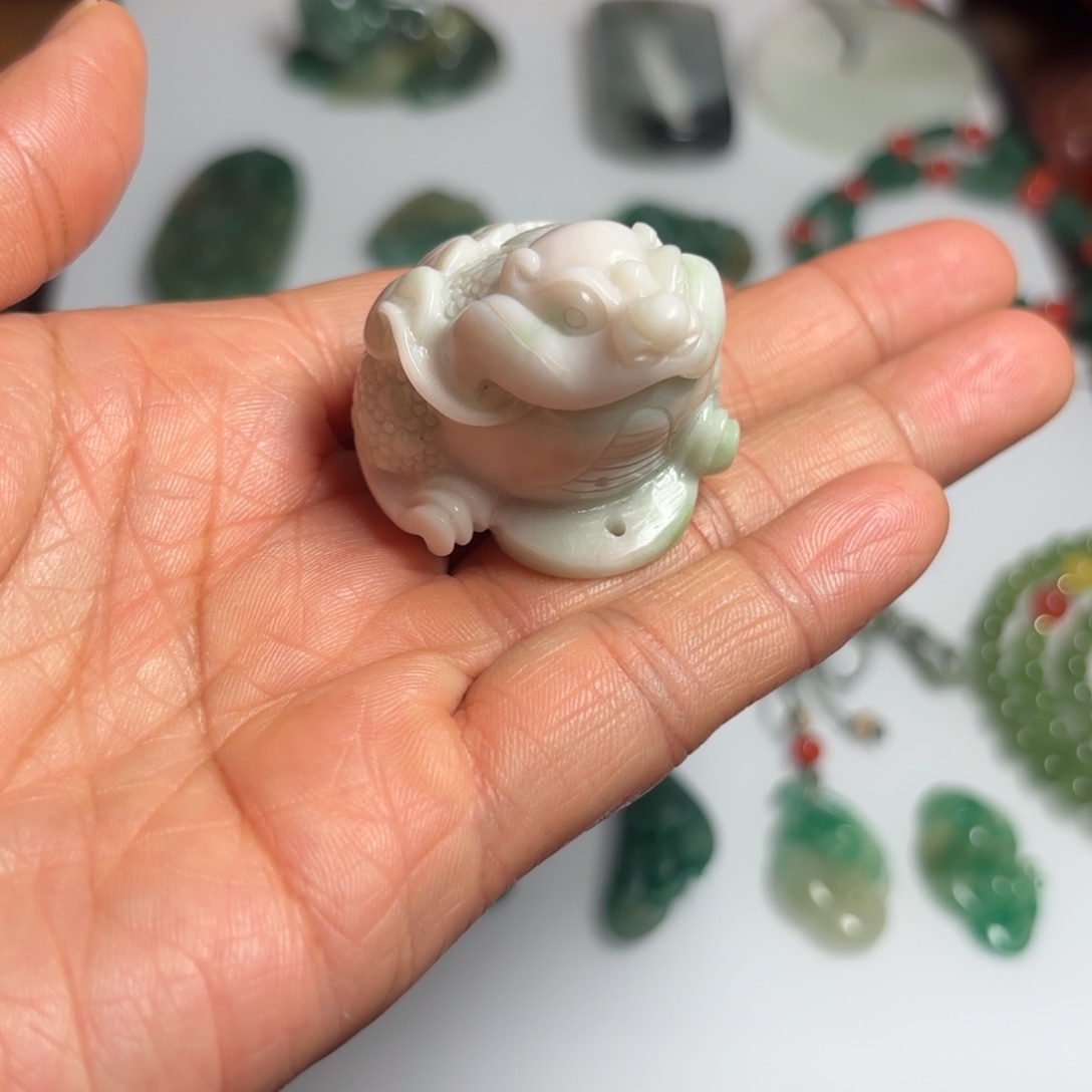 孤***线独山玉未镶嵌颈饰独玉金蟾