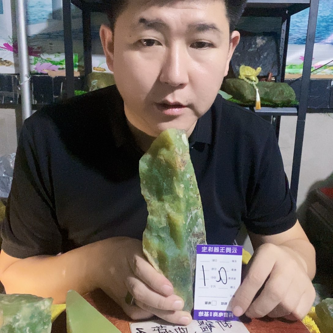 蛇纹石玉未镶嵌纯天然岫玉原石