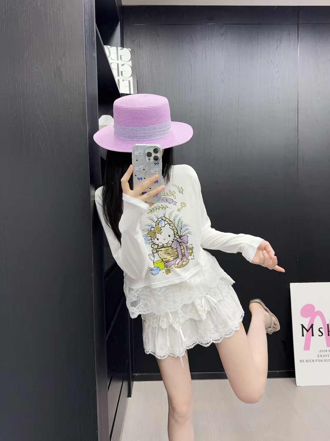 宽松白色防晒t恤新款蕾丝时尚百搭圆领舒适卡通印花长袖女款轻奢