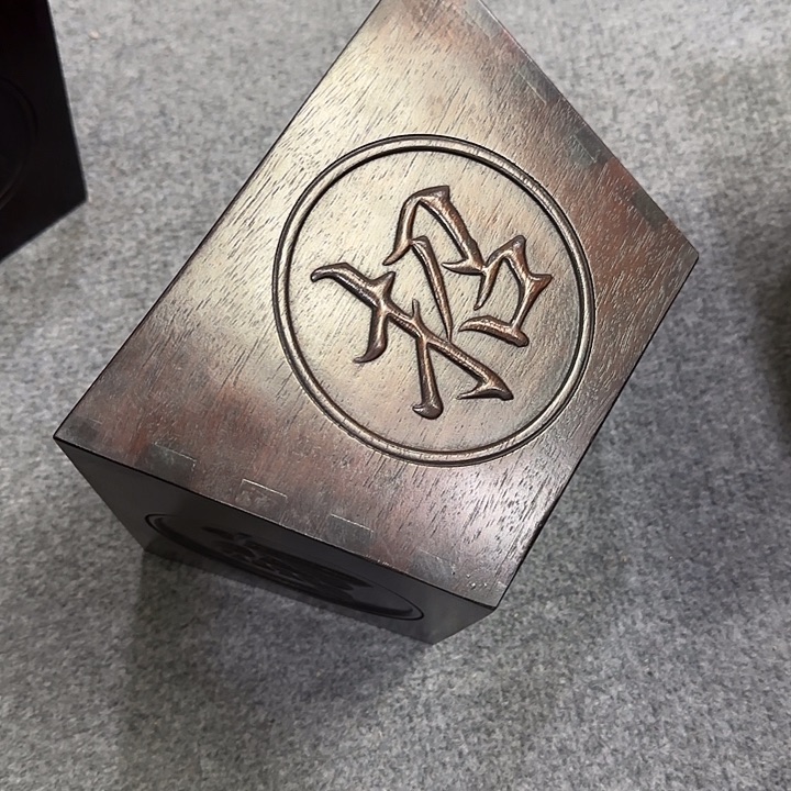 贵***魏非洲紫檀（红花梨）