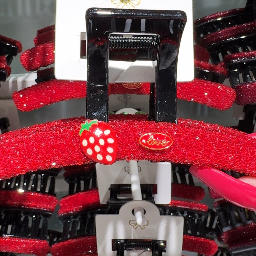 布艺非金属红色抓夹