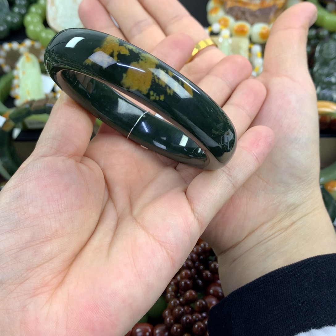 浊***生透闪石质玉未镶嵌手串手镯