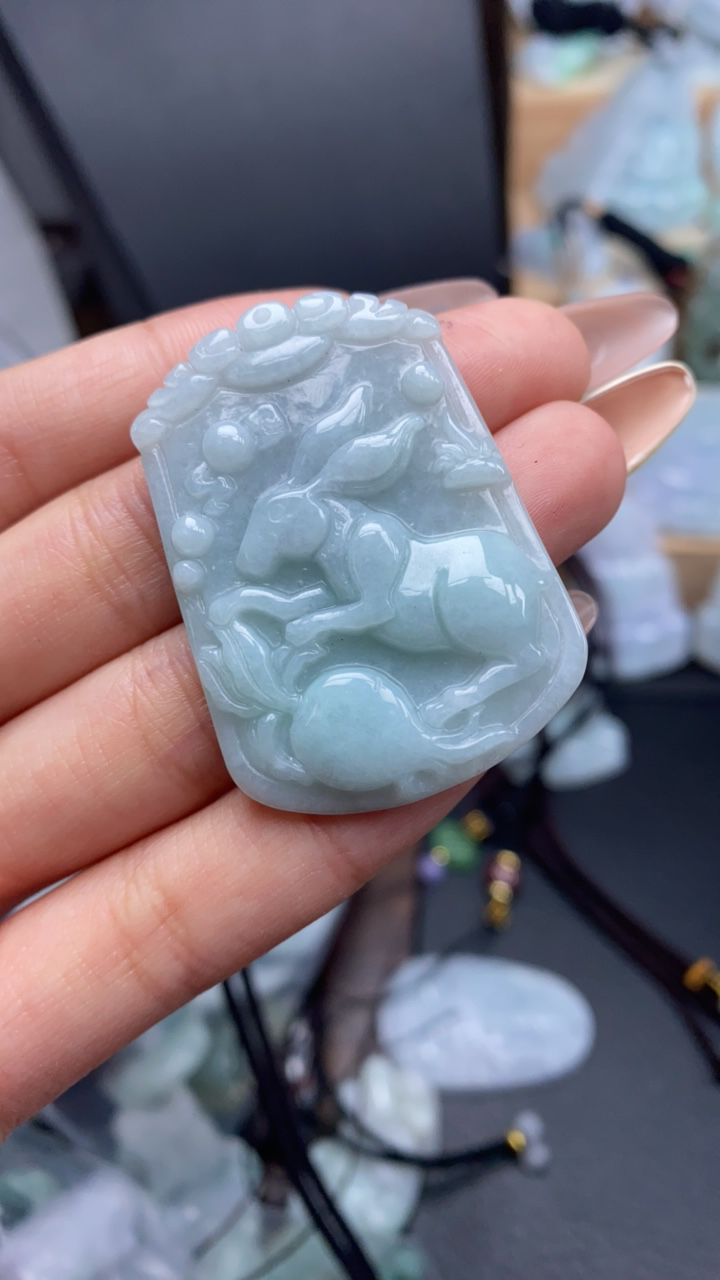 天然翡翠生肖兔牌吊坠
