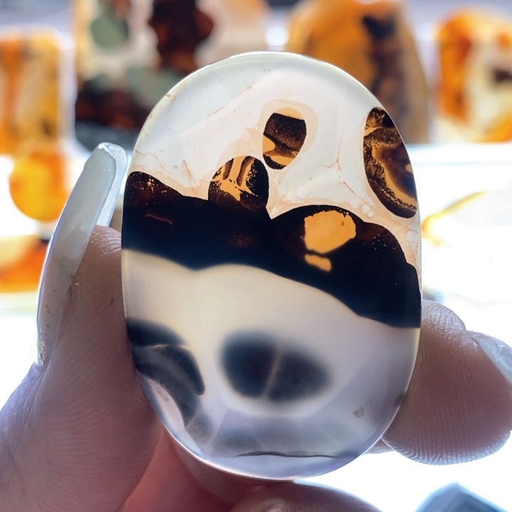 玛瑙/玉髓颈饰未镶嵌该****。