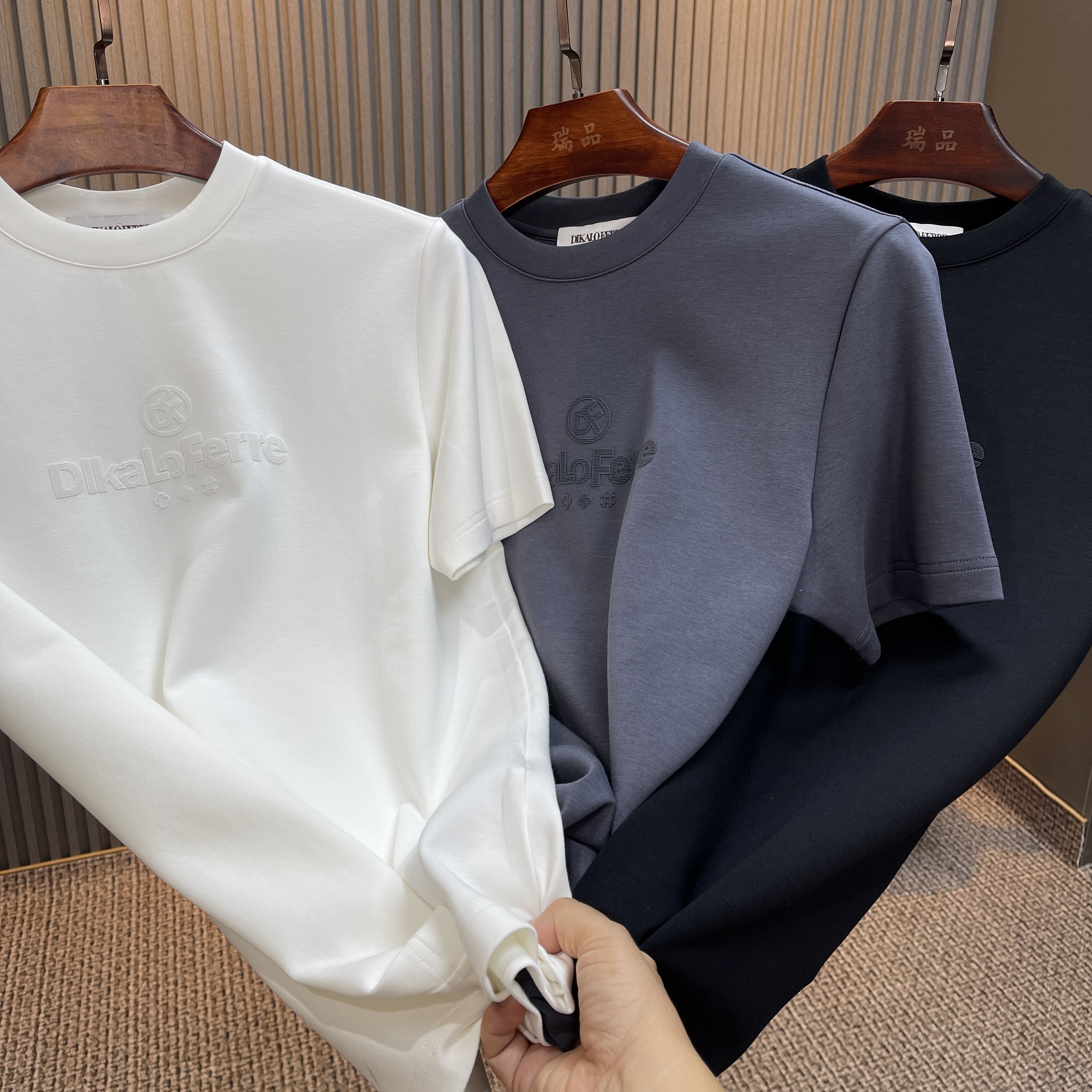 迪卡里奥·费雷《DIKALO FERRE》高端木浆棉休闲压花T恤