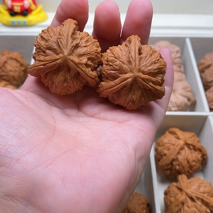 ****多文玩核桃把件白奔