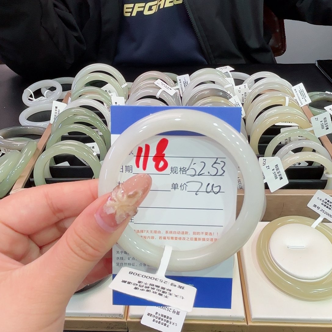 和田玉手镯未镶嵌