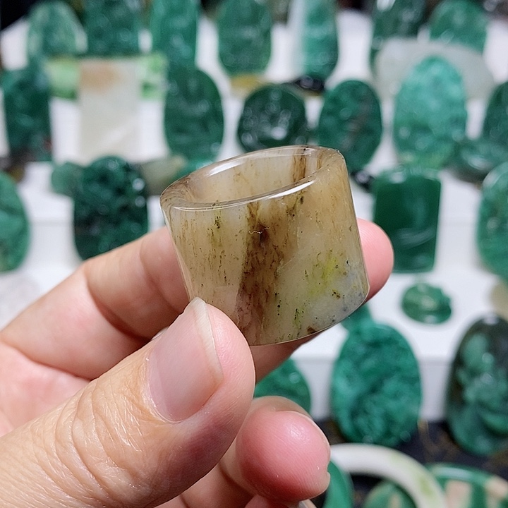 未镶嵌独山玉颈饰