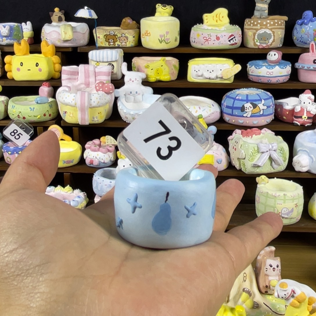 73蓝色梨子拇指盆成品