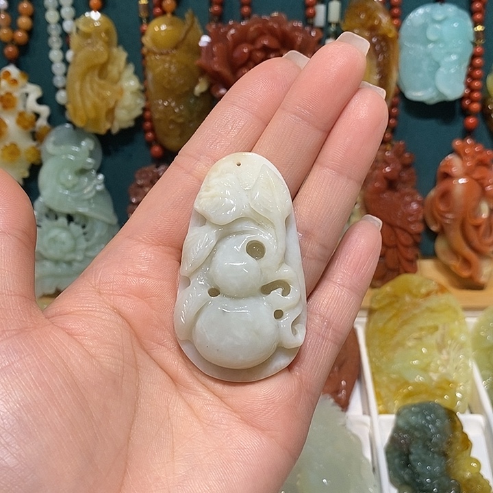 蛇纹石玉未镶嵌颈饰