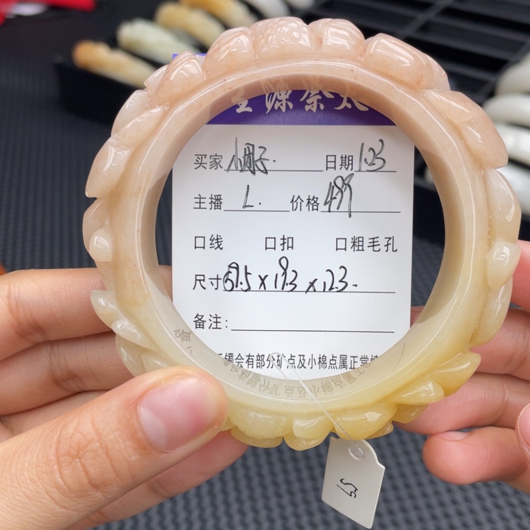 石英质玉手镯未镶嵌小***?